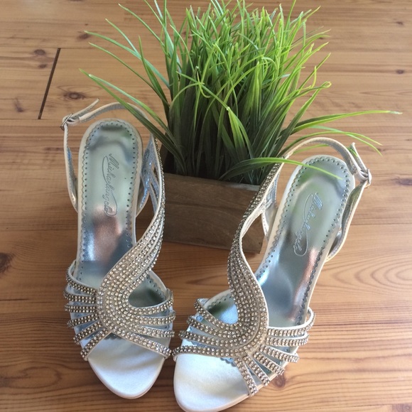 NWT Michaelangelo Donatella Bridal Rhinestone Heels - Picture 3 of 9